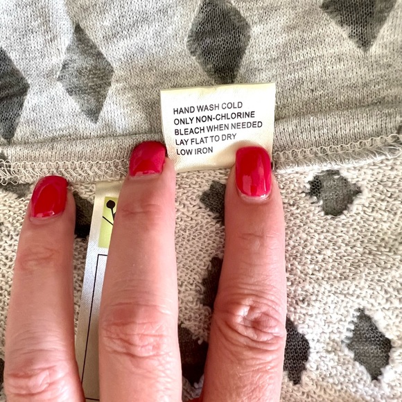 Halcyon Grey Long Sleeve Crop Top with a Tribal Print. Size Small - Picture 6 of 7